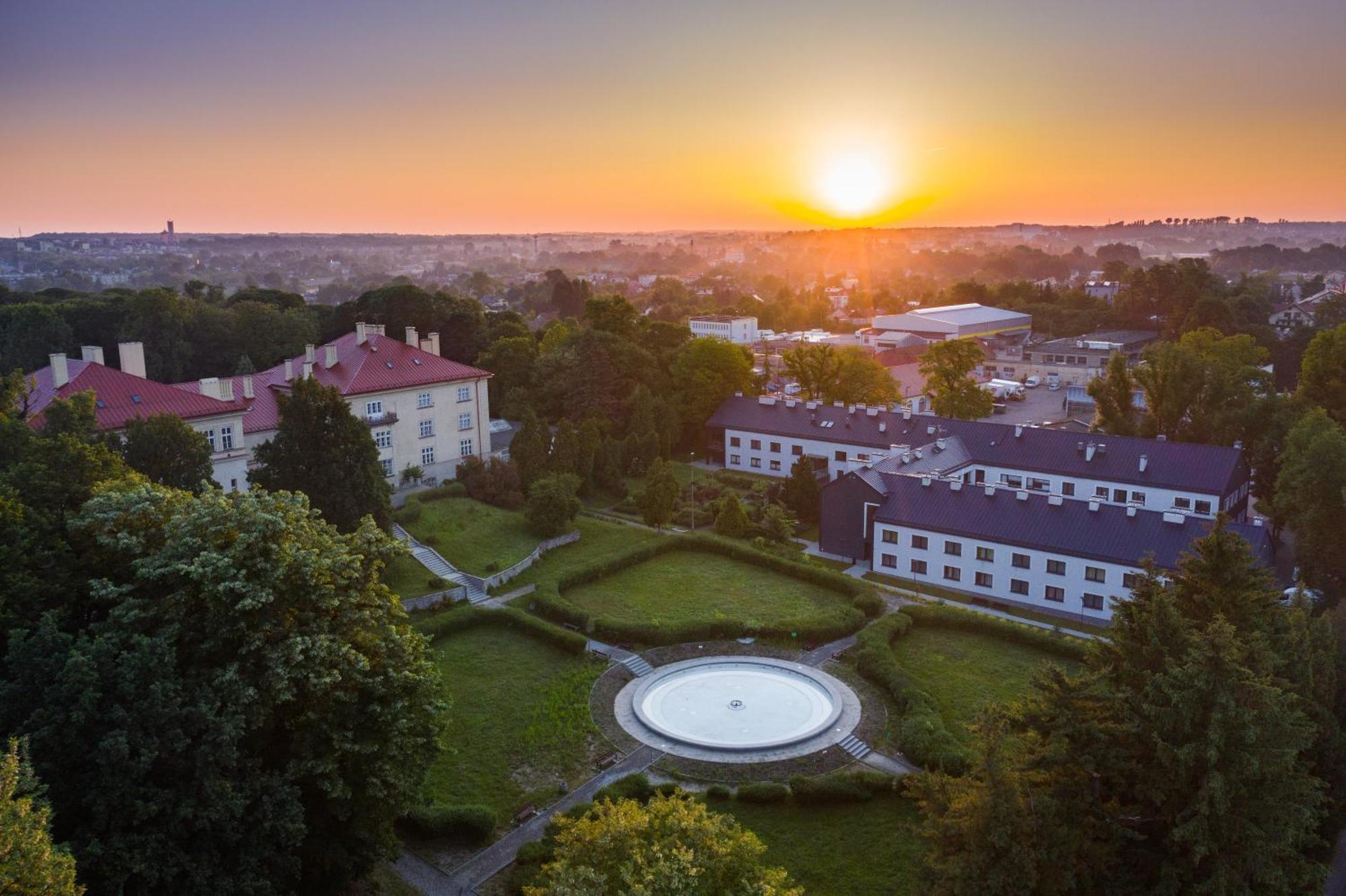 Centrum Rehabilitacji Spolecznej I Zawodowej Zaz Sloneczne Wzgorze ทาร์นูฟ ภายนอก รูปภาพ